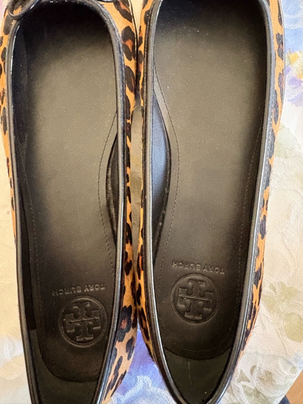 Tory Burch Leopard Print Ballet Flats with Black Patent Toe - Picture 2 of 9